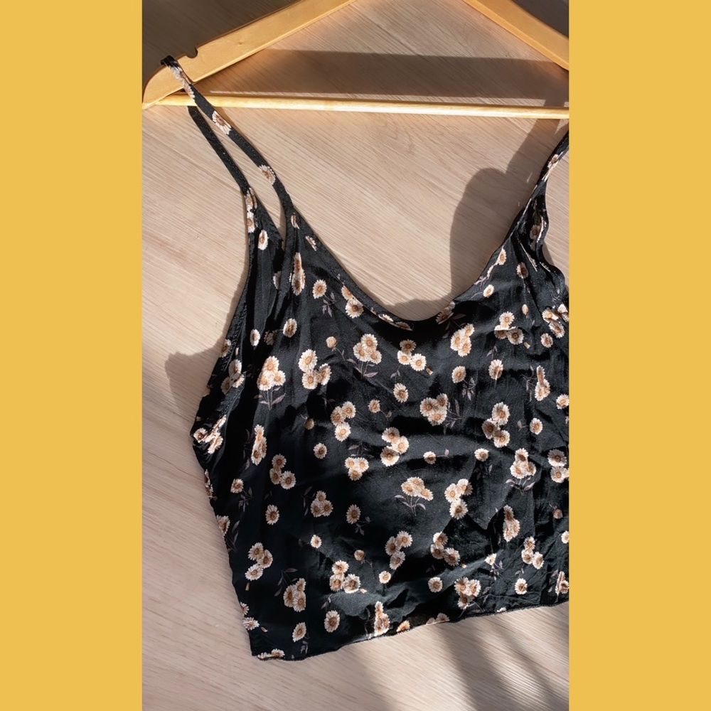 🌼flowy daisy crop tank🌼